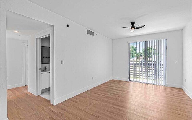 Building Photo - 16955 SW 100th Ave