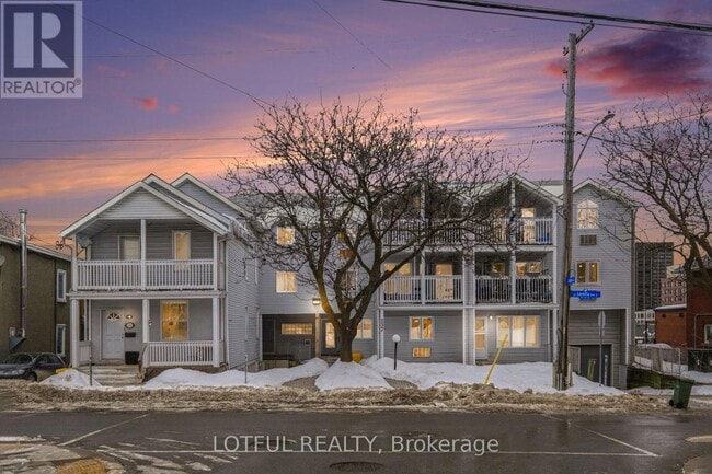Photo du bâtiment - 237 Loretta Ave S