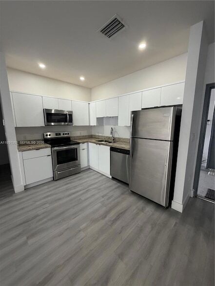 Photo - 853 E 24th St Apartment