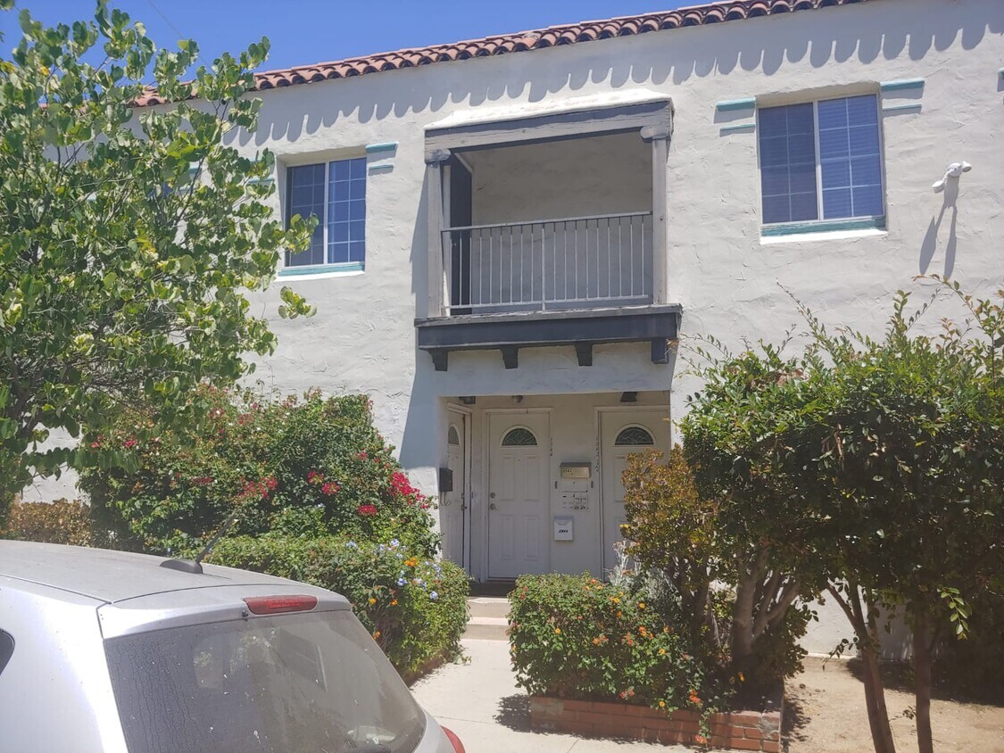 Entrance is 2nd door from left - 1944 N Hoover St