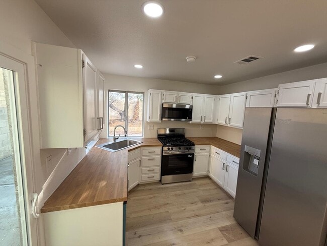 Building Photo - 3305 Paragon Dr