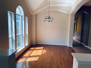 Building Photo - 10723 Lake Riata Ln