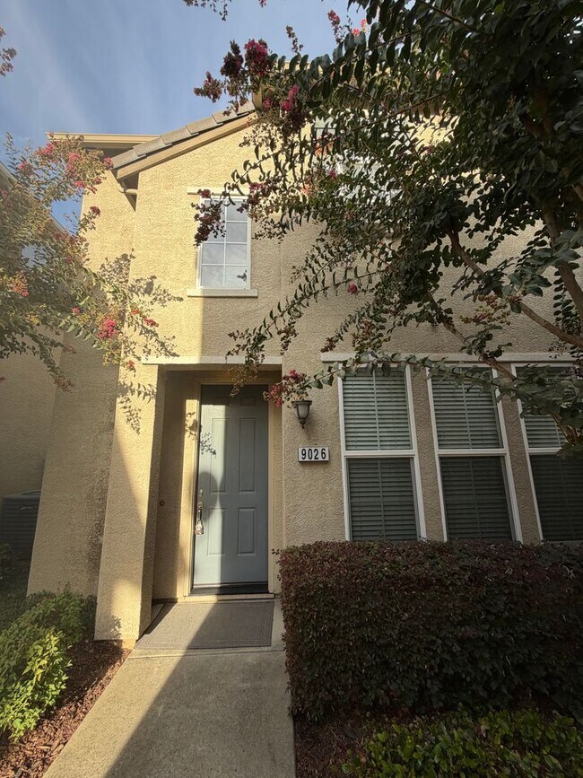 Foto del edificio - 9026 Crescenda Ln