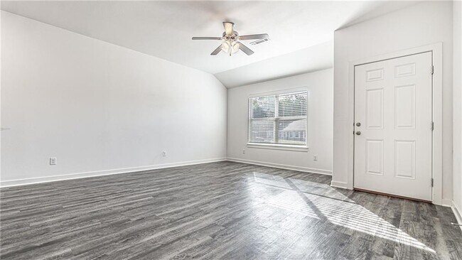 Foto del edificio - 640 Hidden Springs Dr