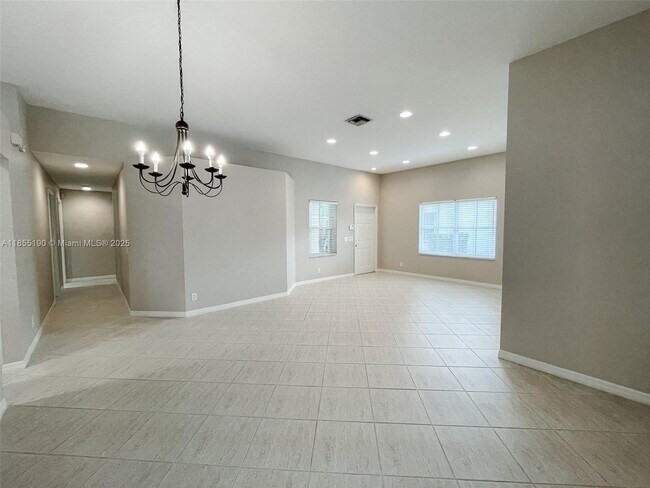 Foto del edificio - 686 Maplewood Ct