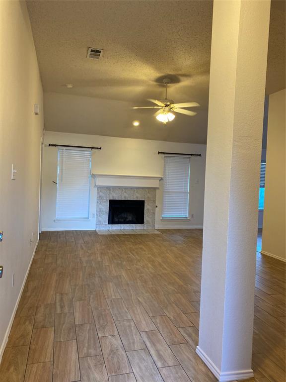 Foto del edificio - 8025 Adcock Ct