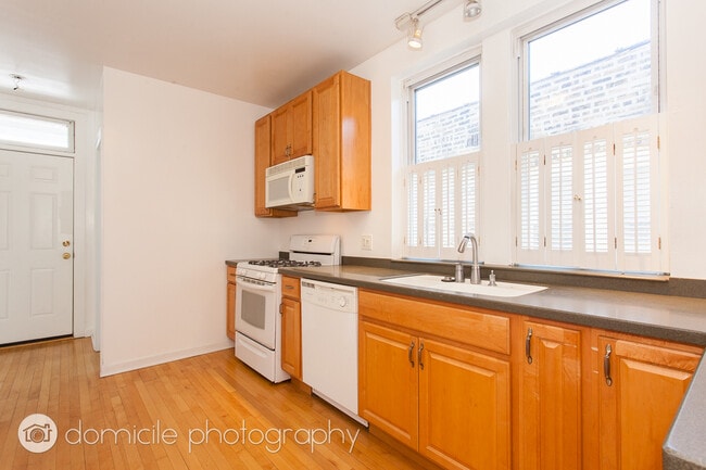 Foto del edificio - 2141 W Arthur Ave