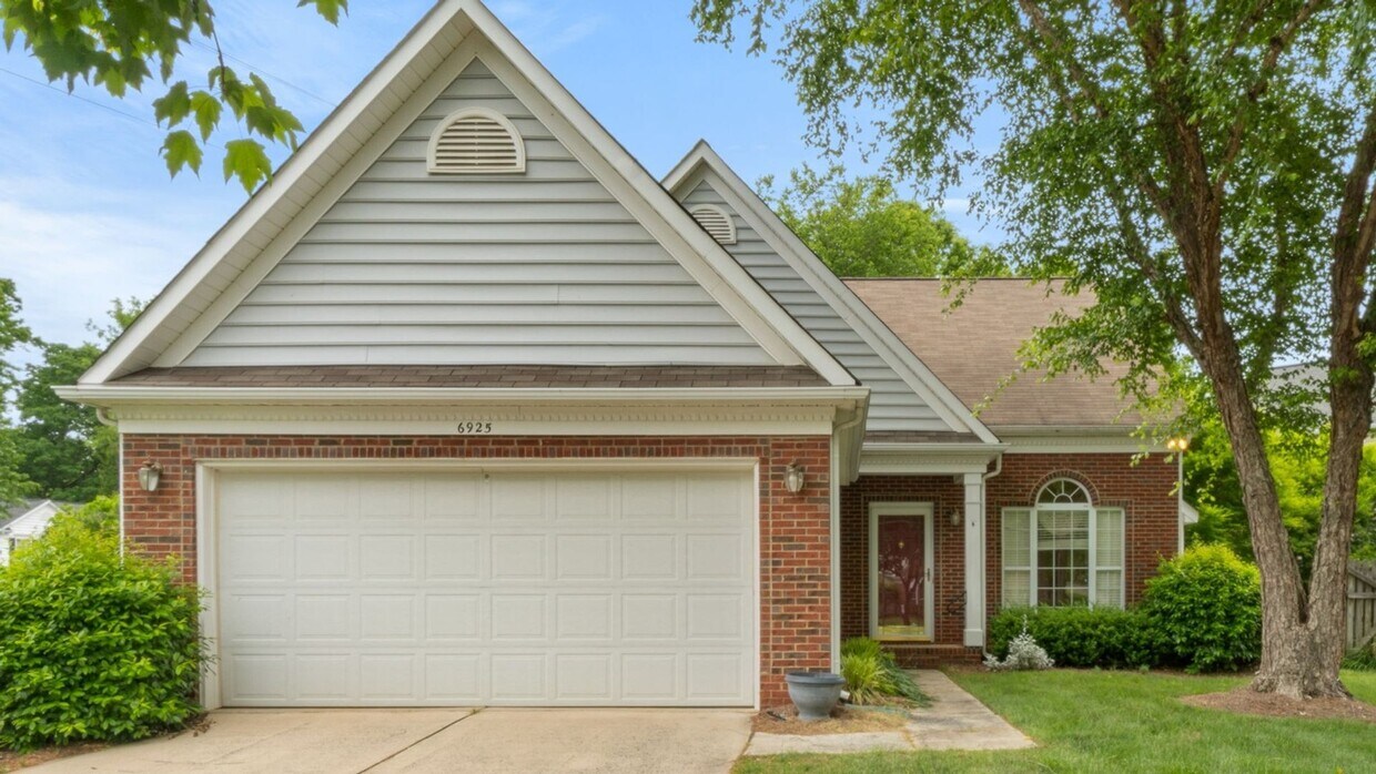 Foto principal - 3BR 2.5BA Cul-de-sac House with Loft in To...