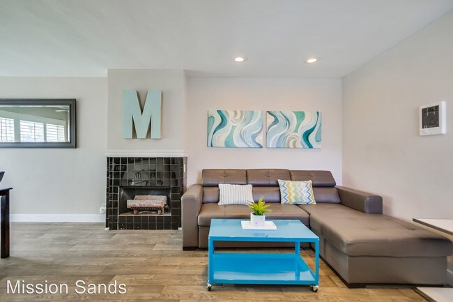 Building Photo - 711 Island Ct