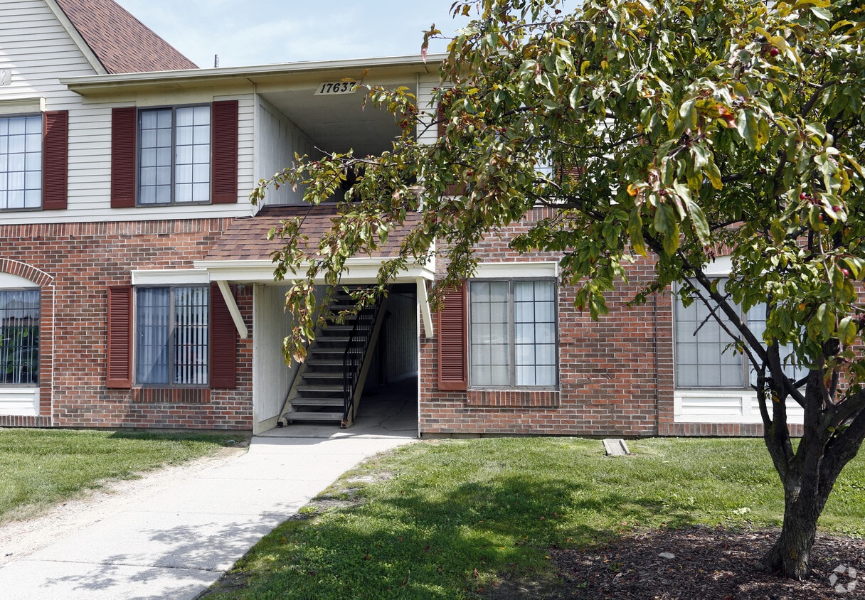 Garfield Commons Apartments Clinton Township, MI