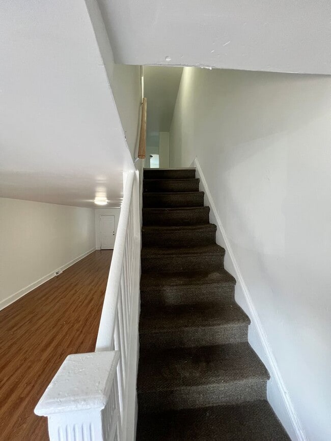 Building Photo - 563 Lamberton St