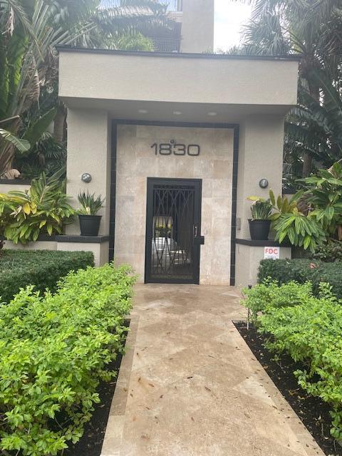 Foto principal - 1830 Embassy Dr