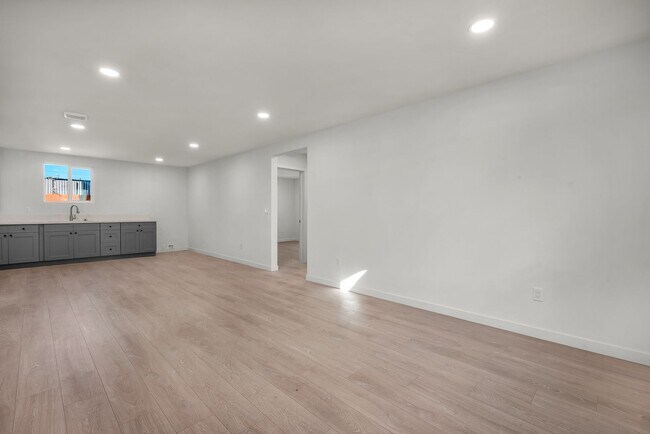 Building Photo - 239-237 E 65th St