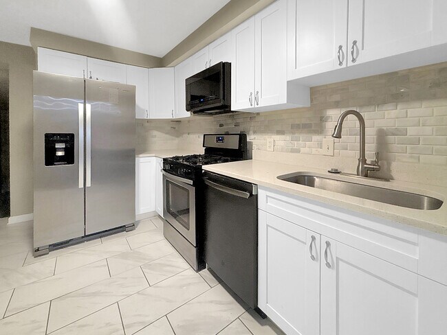 Building Photo - 1026 W Fayette St