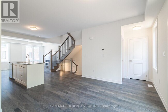 Building Photo - 45 Folcroft St