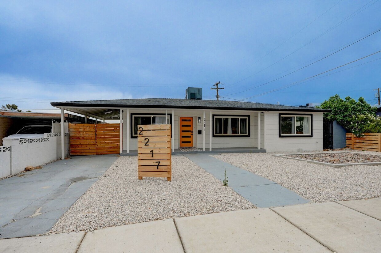 Primary Photo - Fully Furnished or Unfurnished 3 BR / NO HOA