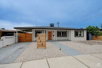 Building Photo - 2217 Santa Paula Dr