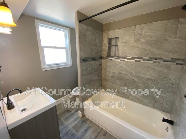 Building Photo - 1203 E Canby St