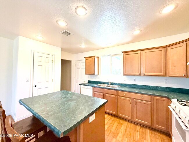 Foto del edificio - 1415 Lakeview Rd