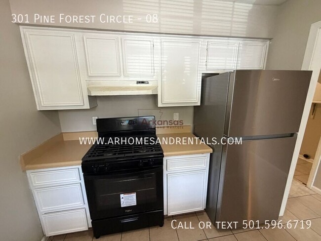 Building Photo - 301 Pine Forest Cir