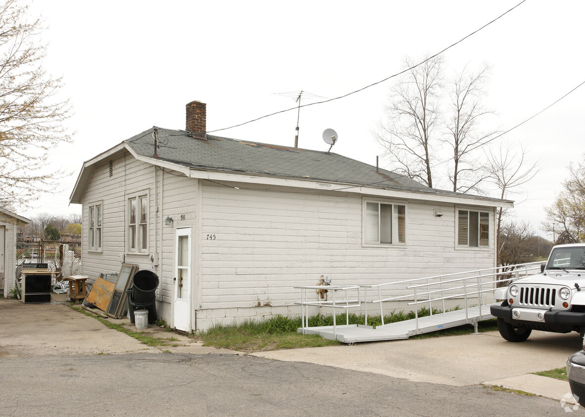 Primary Photo - Lakeview Mobile Home Court