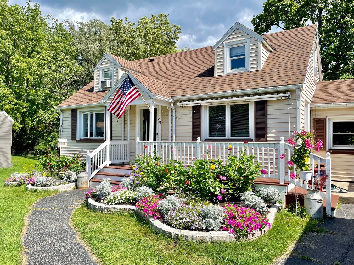 27 Pleasant View Dr, North Chili, NY 14514 House Rental in North