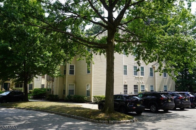 Building Photo - 7 Evergreen Dr