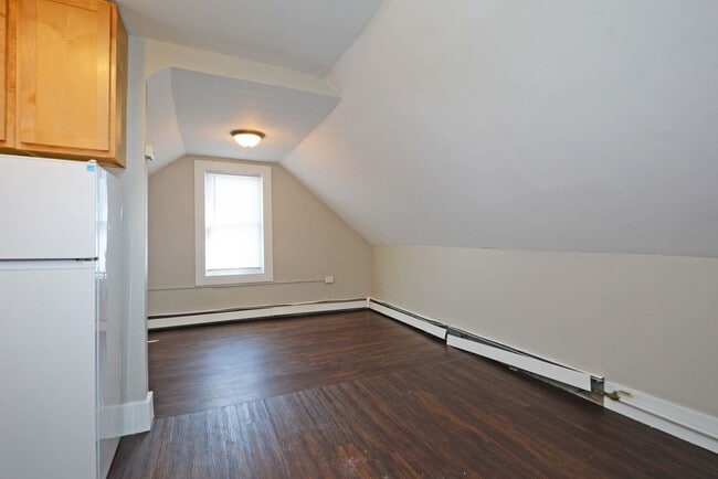 Building Photo - Move in Special! Updated Studio Unit - Available Now!