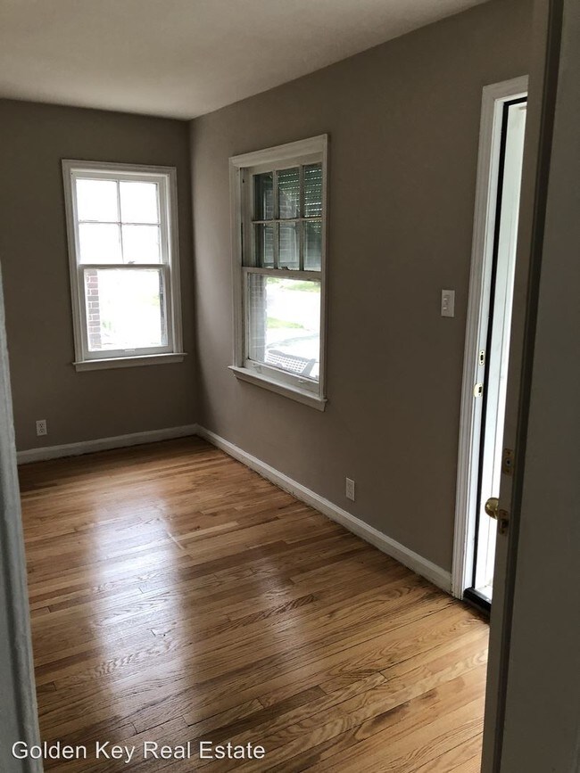 Building Photo - 3 br, 1 bath House - 2151 Deacon St
