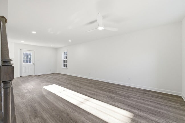 Building Photo - 12617 James River Dr