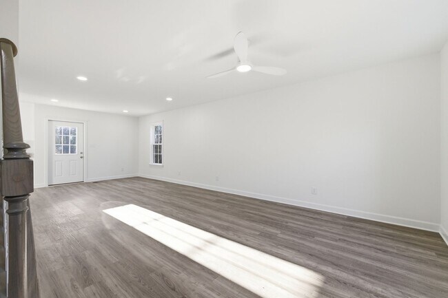 Foto del edificio - 12617 James River Dr