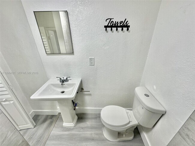 Foto del edificio - 5903 SW 26th Terrace