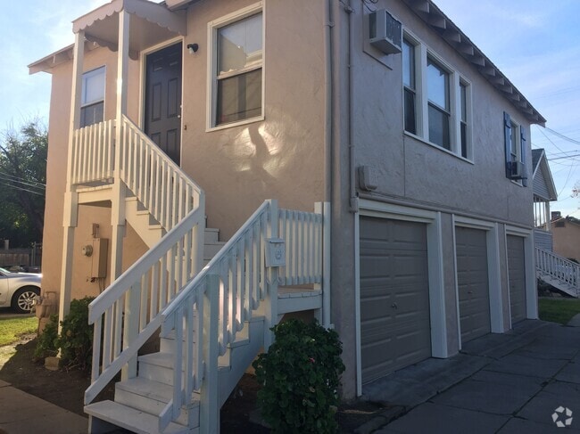 Building Photo - 710 9th St