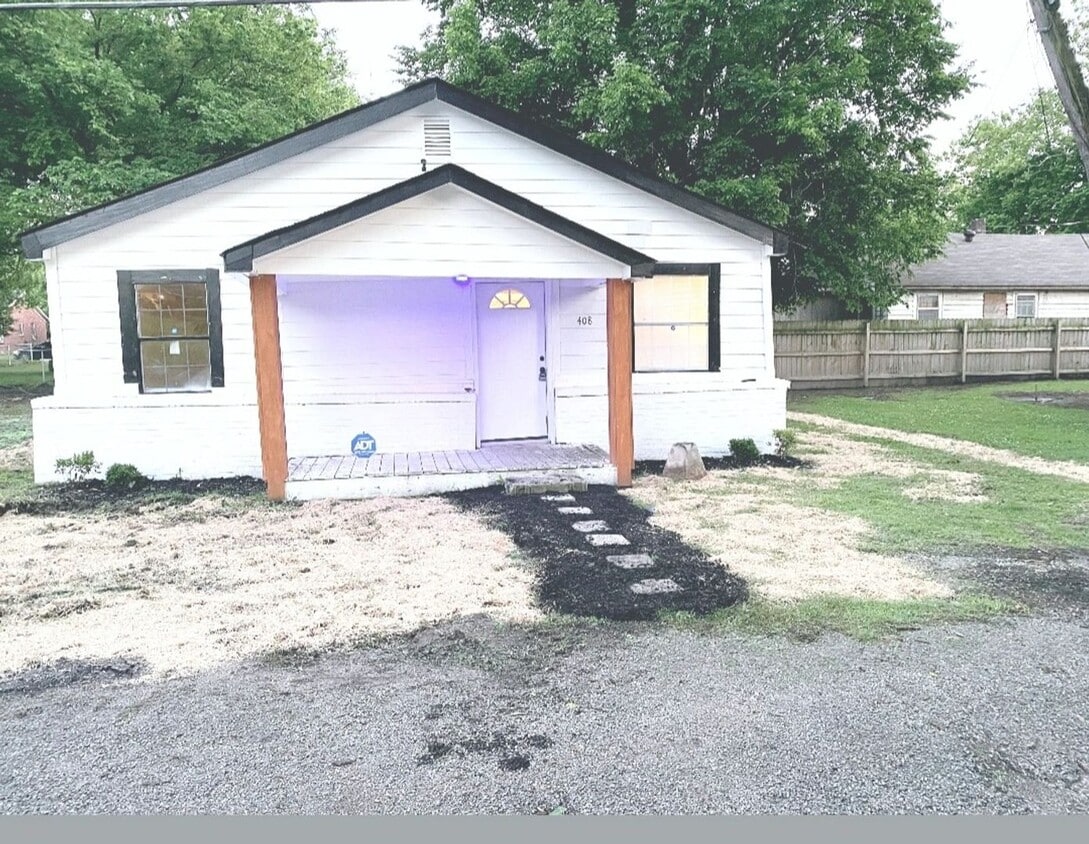 Primary Photo - 408 Bowen Ave