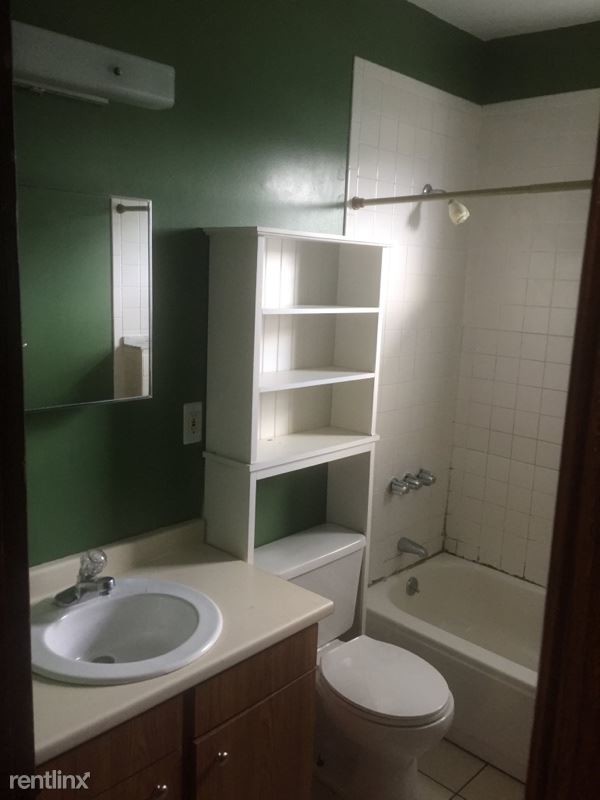 Building Photo - 2 br, 1 bath Apartment - 670 E Broadway