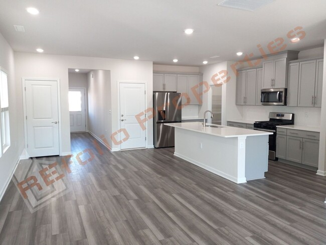Foto del edificio - Beautiful 5 Bedroom 3 Bath 2-Car Garage Ho...