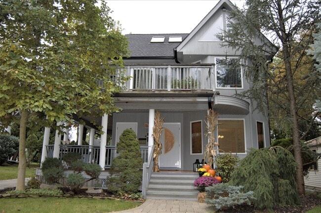 Building Photo - 25 Bogert Pl