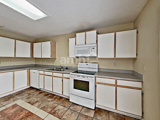 Foto del edificio - 8131 Cheryl Meadow Dr