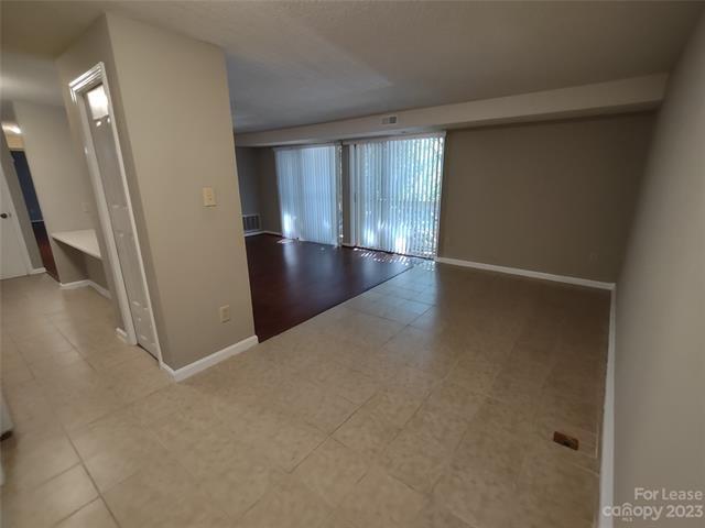 Building Photo - 9531 Shannon Green Dr