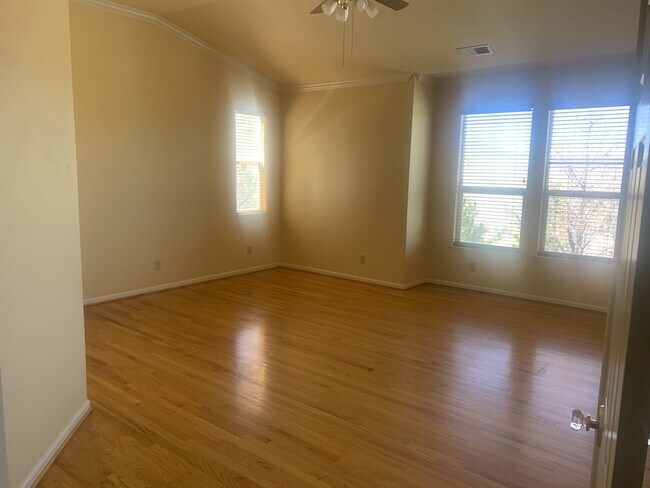 Foto del edificio - 4847 Elkcreek Trail