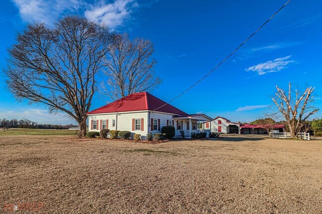 Foto del edificio - RENOVATED FARMHOUSE in Mt. Olive!