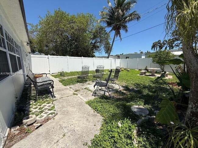 Foto del edificio - 5160 SW 26th Ave