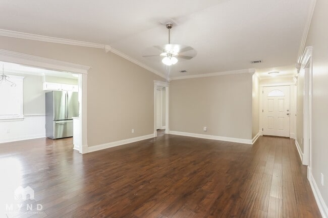 Building Photo - 633 Radnor Ln