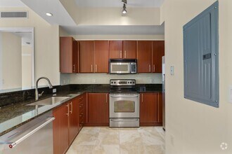 Building Photo - 403 S Sapodilla Ave