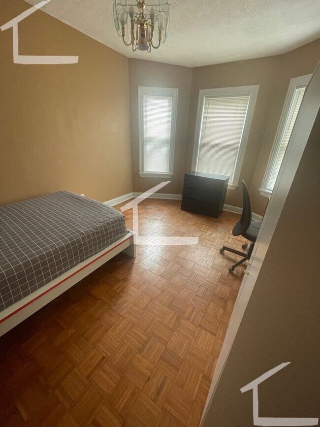 Foto del edificio - Nicely renovated 3 bed unit in Cambridge a...