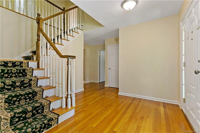 Building Photo - 46 Hemlock Dr