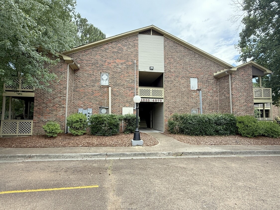 Primary Photo - 4975-4977 7 Pine Cir