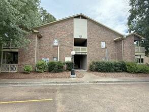 Building Photo - 4975-4977 7 Pine Cir