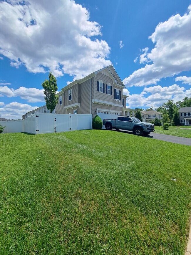 Foto del edificio - Amazing 3 Level Corner Lot Home in Waldorf...