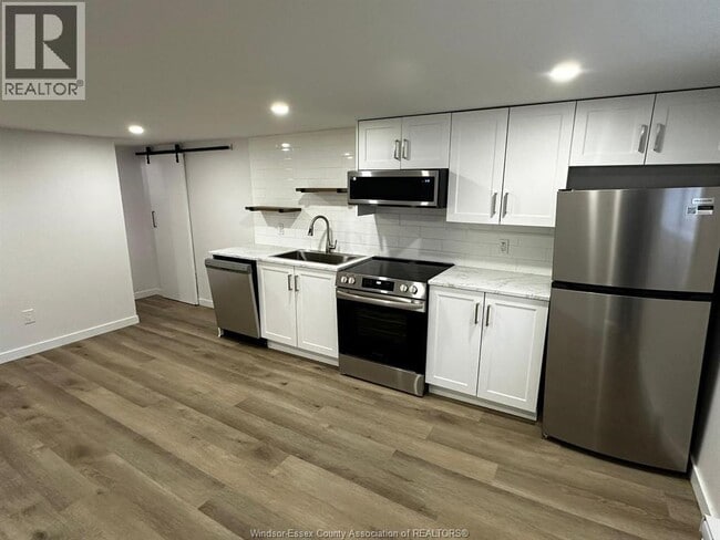 Building Photo - 287 Villaire Ave